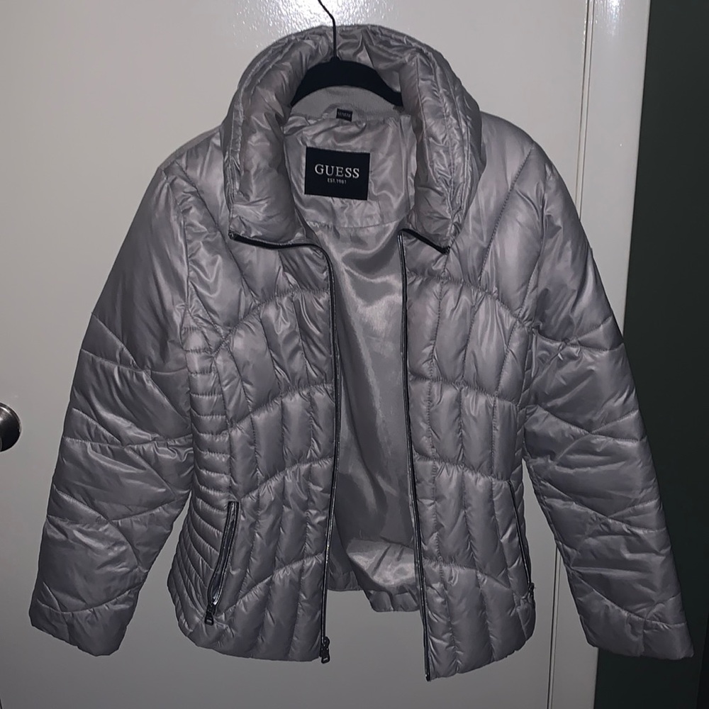 Silver Guess Puffer Silhouette Ski Jacket 🩶🎿❄️